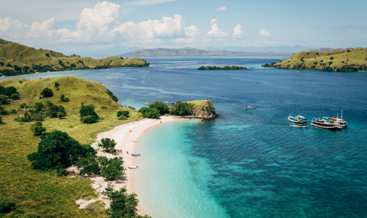 pink beach komodo